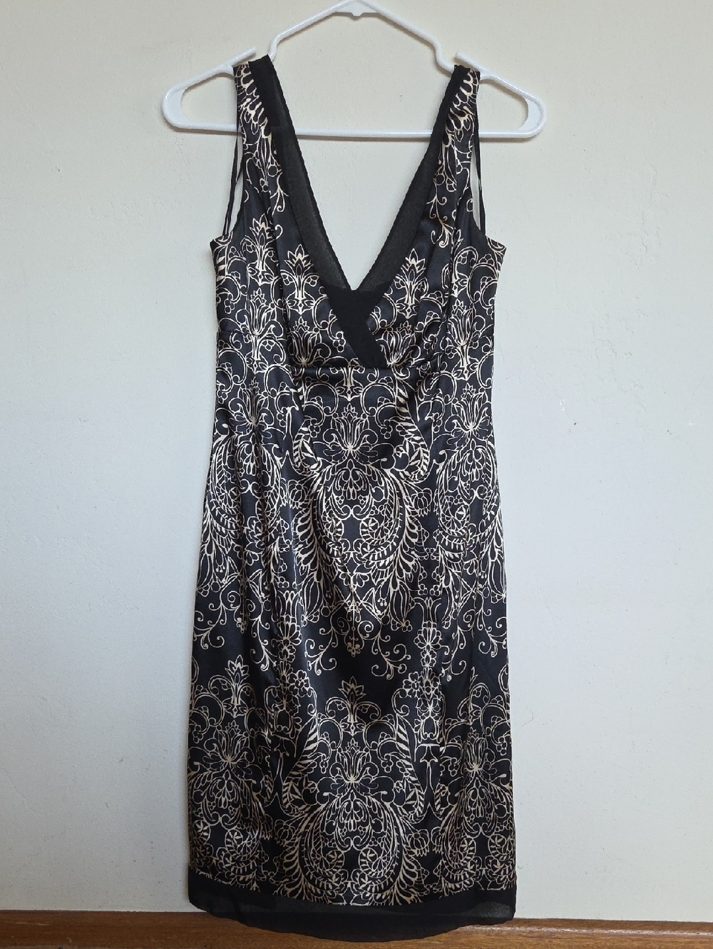 Jones New York Black and Gold V-Neck Midi Dress with Damask Print